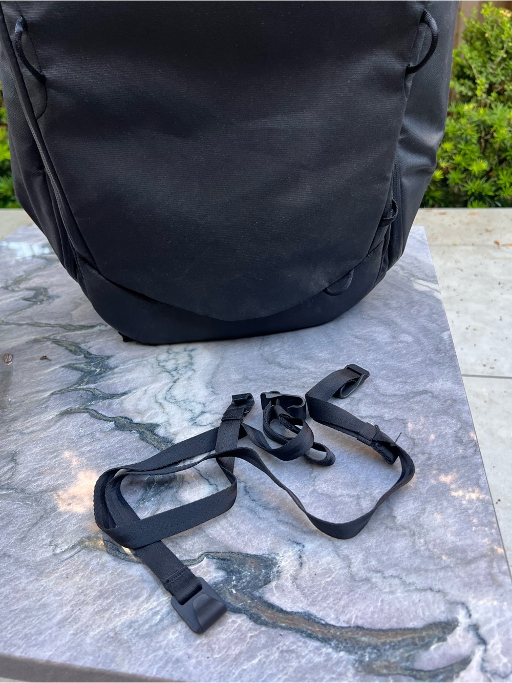 Peak Design 45L large black backpack with rain cover - Picture 12 of 14